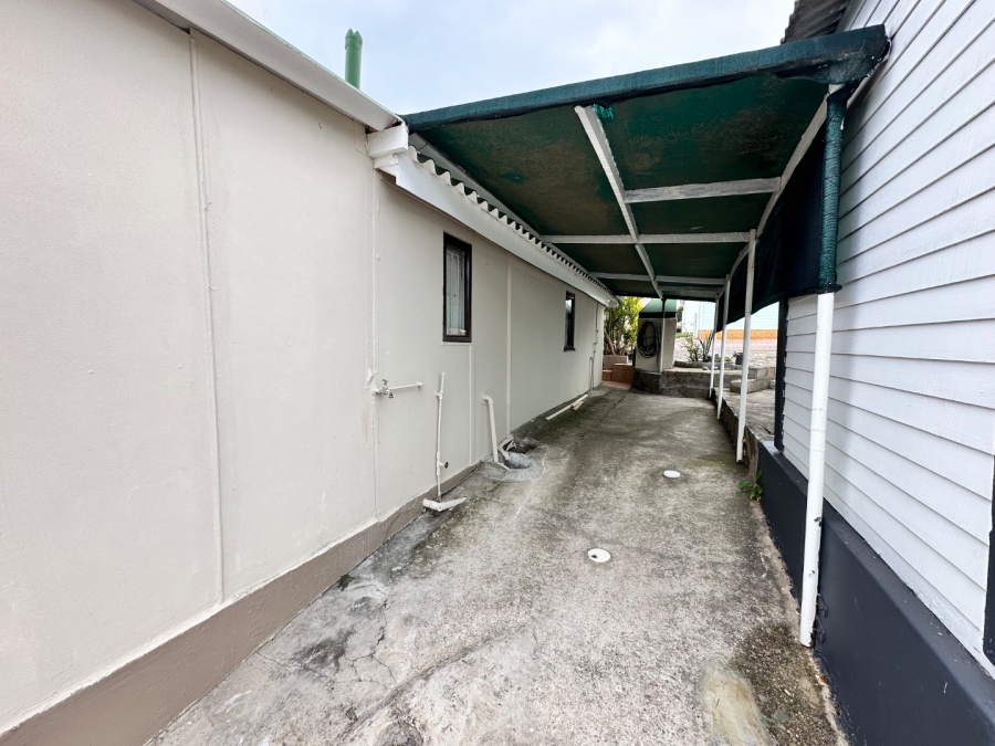 4 Bedroom Property for Sale in Hartenbos Central Western Cape